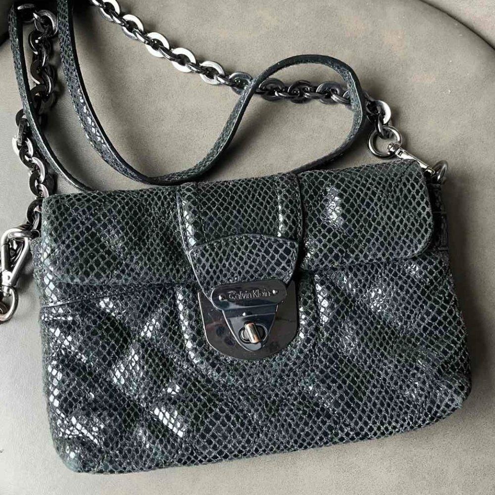 Calvin Klein Crossbody in Black Pebbled Leather with silvertone hardware